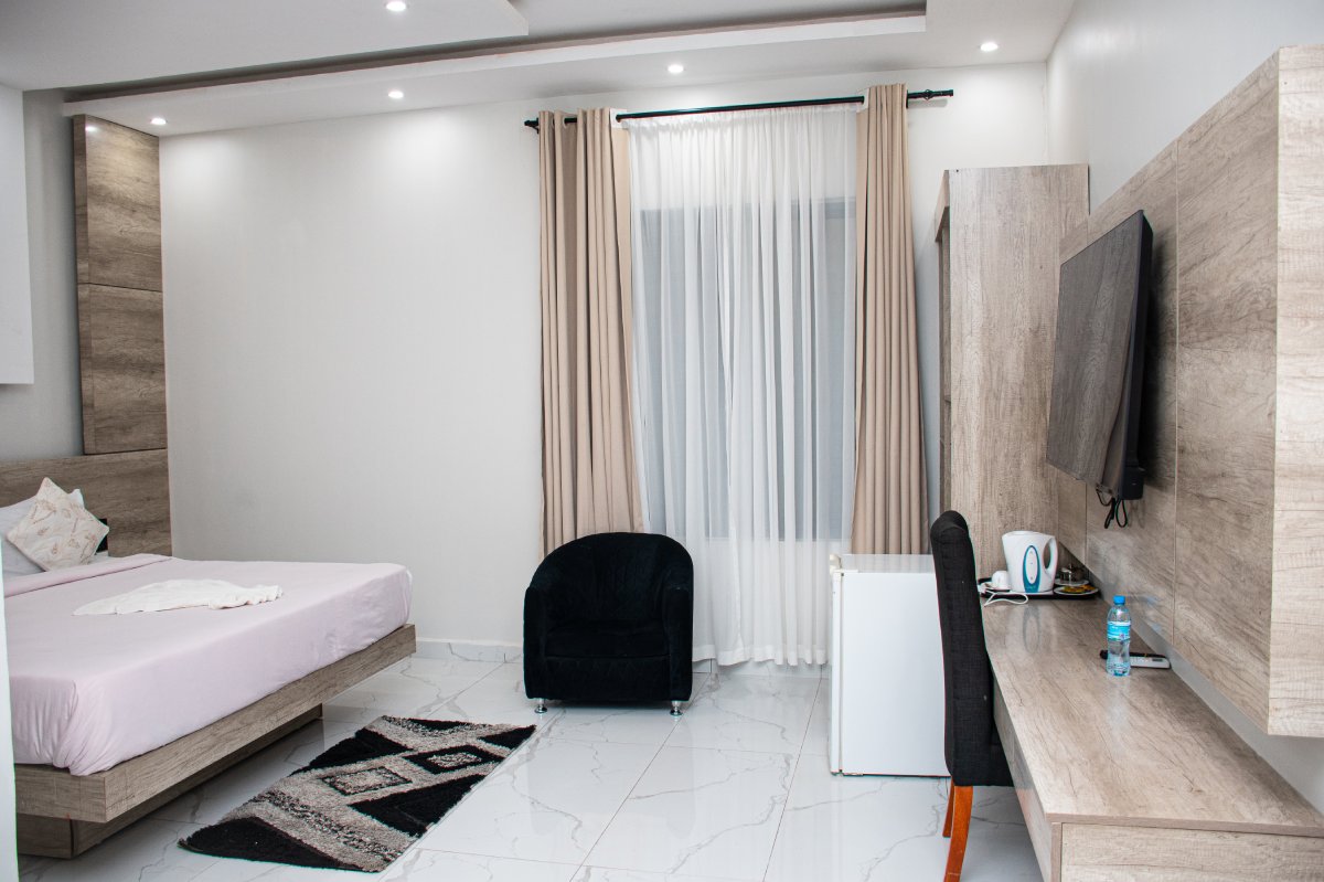 Deluxe Room Image 3