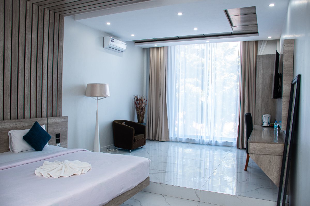 Executive Suite Image 1