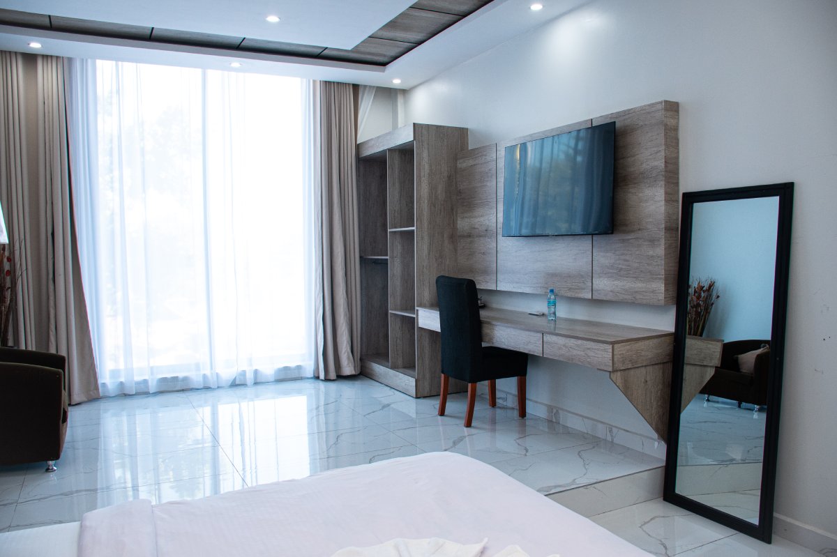 Executive Suite Image 8