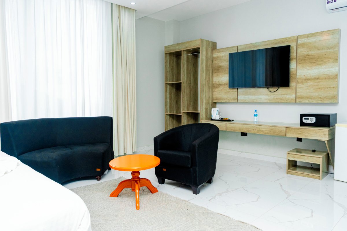 Family Room Image 1