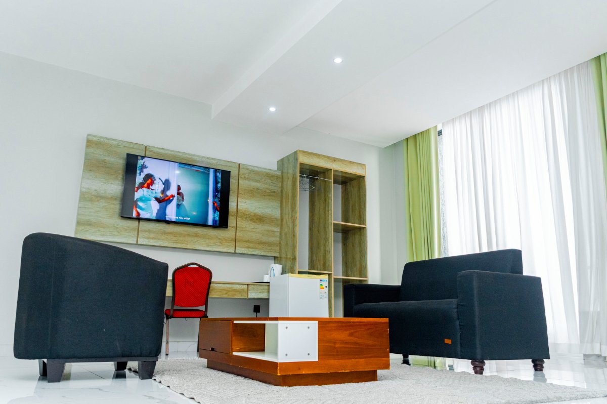 Family Room Image 3