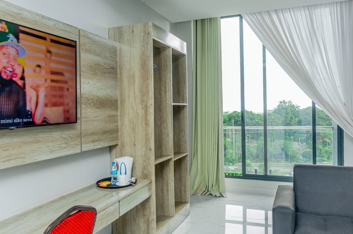 Family Room Image 4