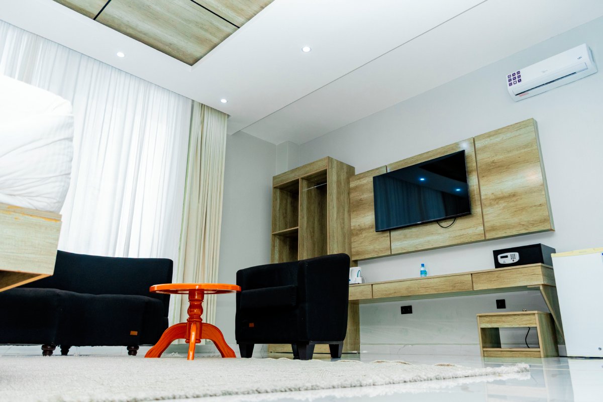 Family Room Image 7
