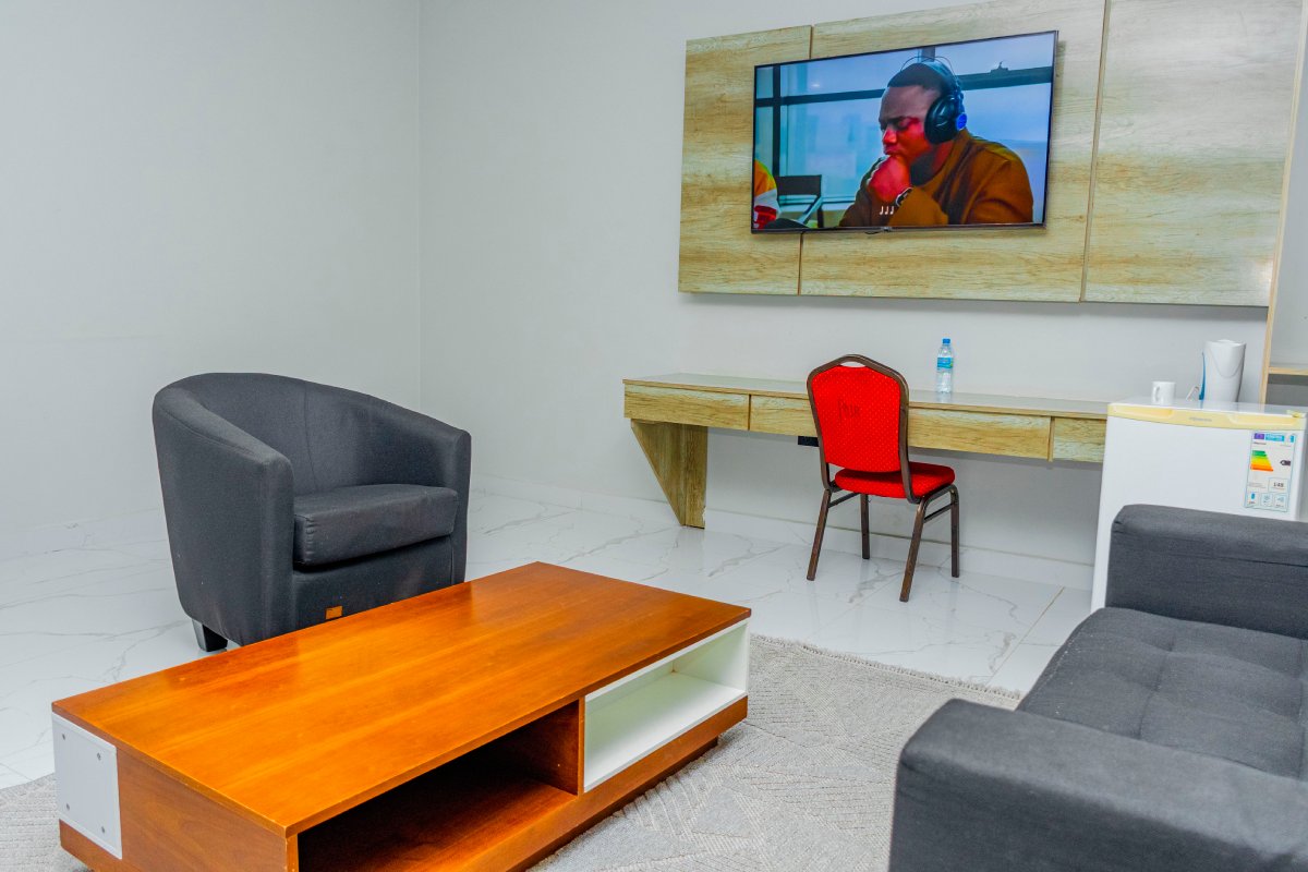 Family Room Image 9
